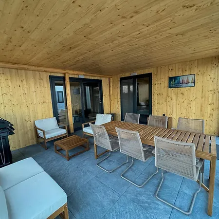 Ahil 10 * Pakoštane