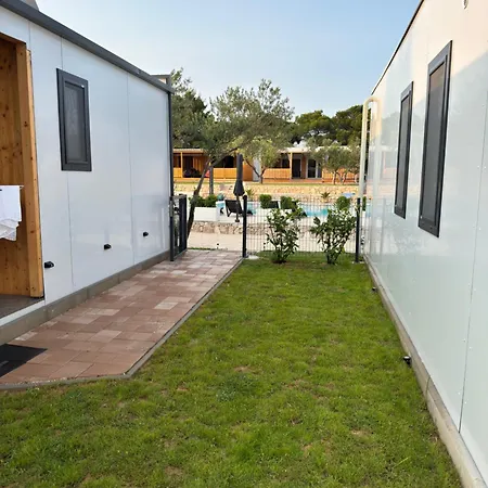 Ahil 10 Tatil Evi