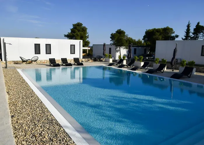 Ahil 10 * Pakoštane